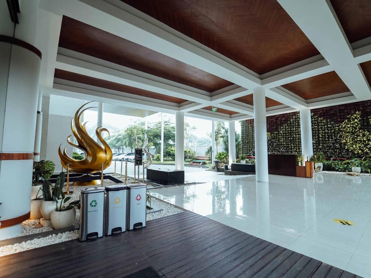 Rayz UMM Hotel Malang Kültér fotó