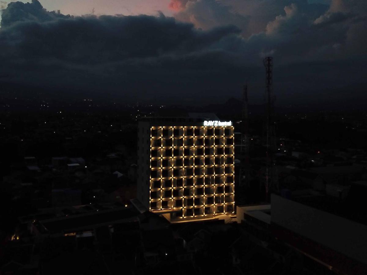 Rayz UMM Hotel Malang Kültér fotó