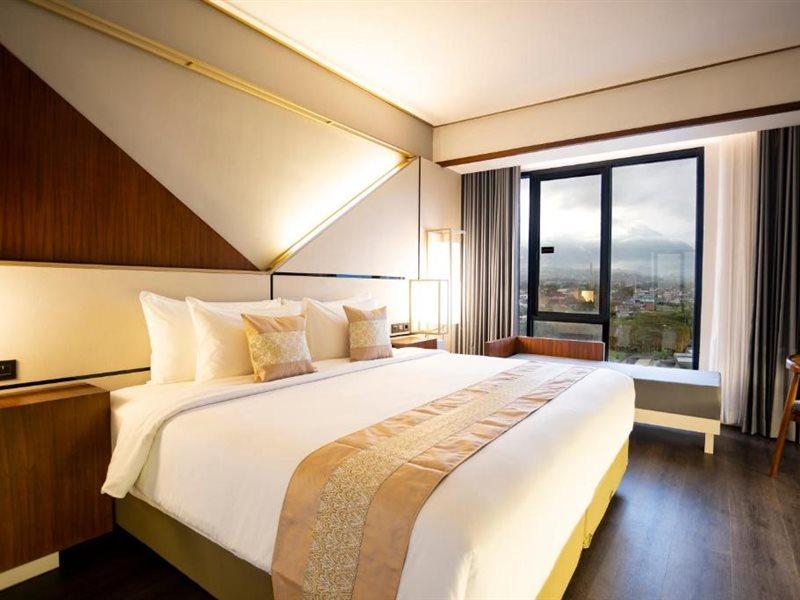 Rayz UMM Hotel Malang Kültér fotó