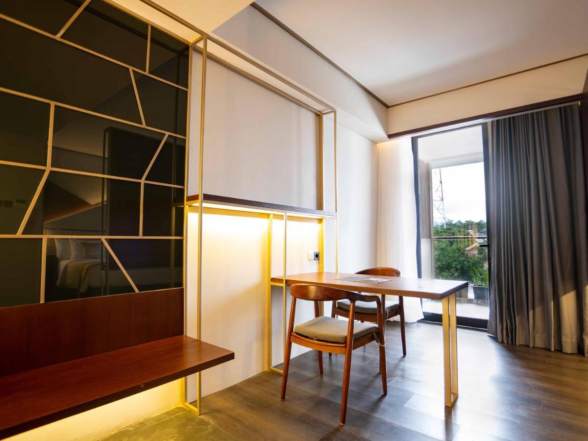 Rayz UMM Hotel Malang Kültér fotó