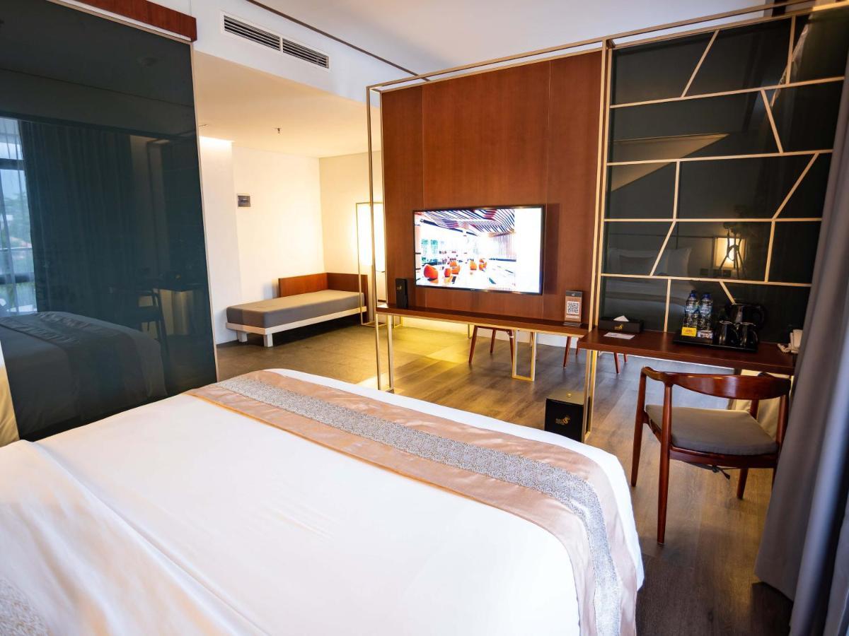 Rayz UMM Hotel Malang Kültér fotó