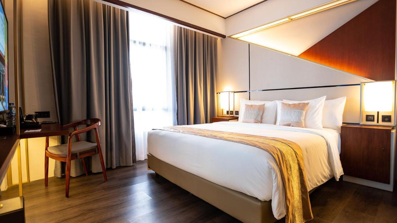 Rayz UMM Hotel Malang Kültér fotó